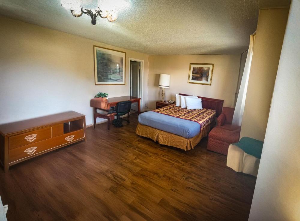 Queen Room interior